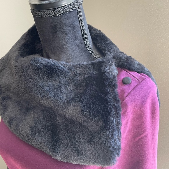 Voodoo Vixen Removable Fur-trimmed Dresz - Picture 5 of 9